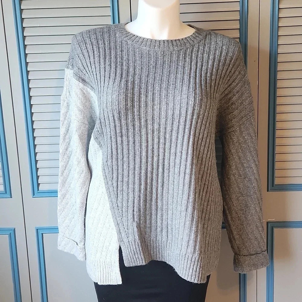 Simply Vera Wang Women’s Gray Asymmetrical Sweater - Picture 2 of 13